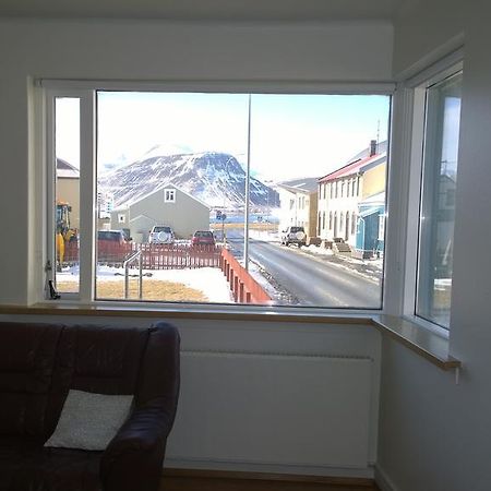 Ísafjörður Budget Apartment With Ocean View מראה חיצוני תמונה